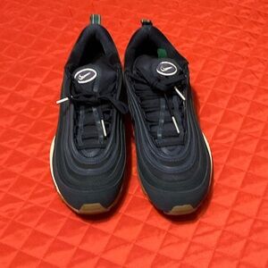 Nike Women's Navy Blue and Green Sneakers